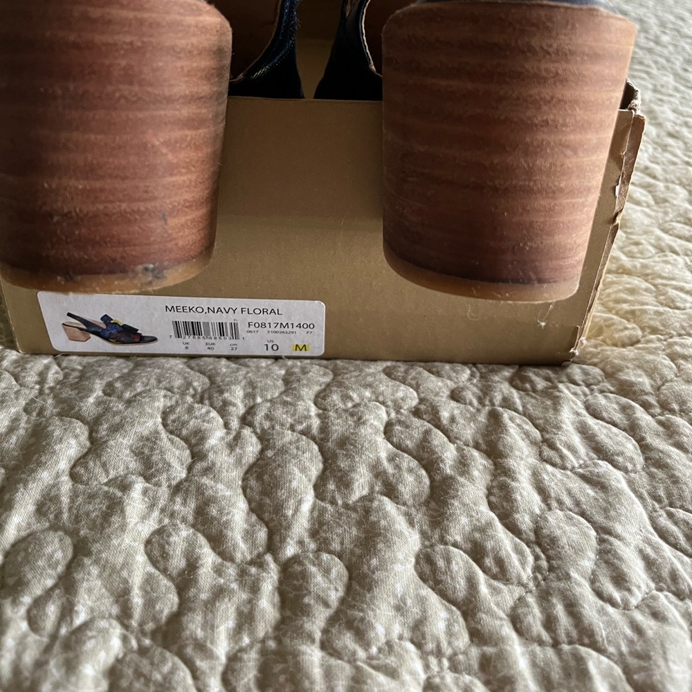 Dr. Scholl’s Meeko, Navy Floral, 3” Stacked Heel Sandal, Size 10 - Picture 5 of 6
